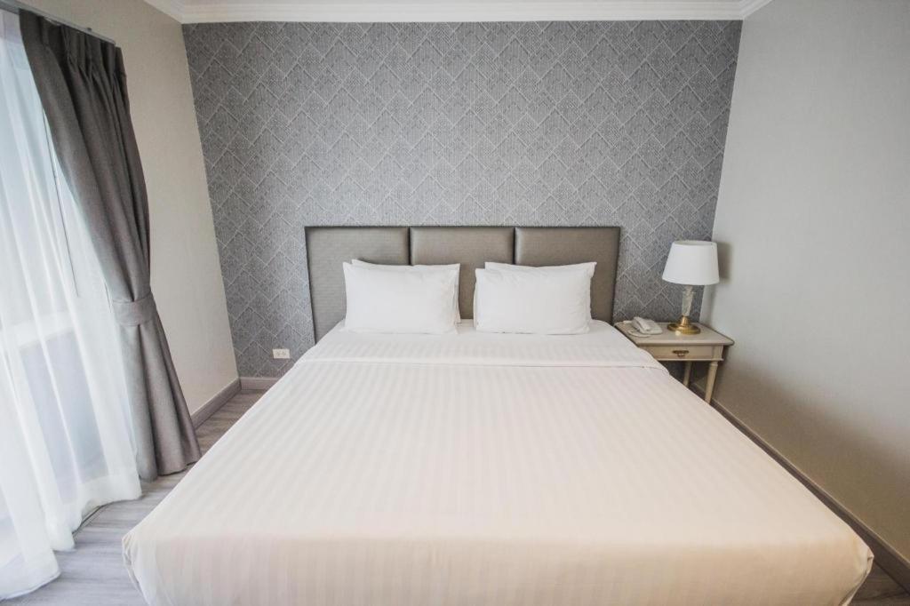 Romance Hotel Srinakarin Бангкок Экстерьер фото