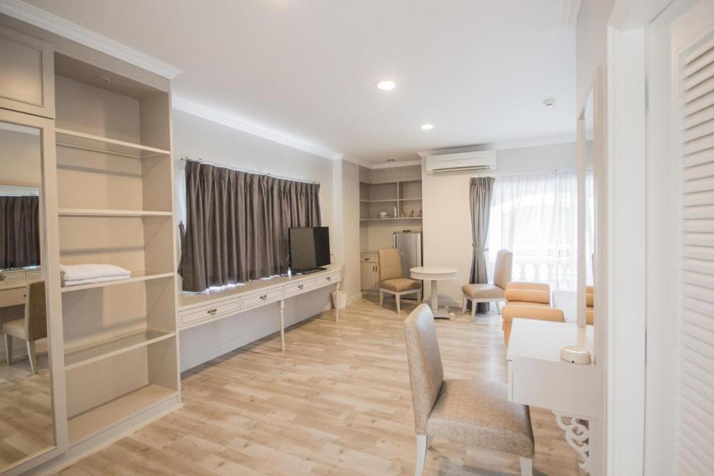 Romance Hotel Srinakarin Бангкок Экстерьер фото