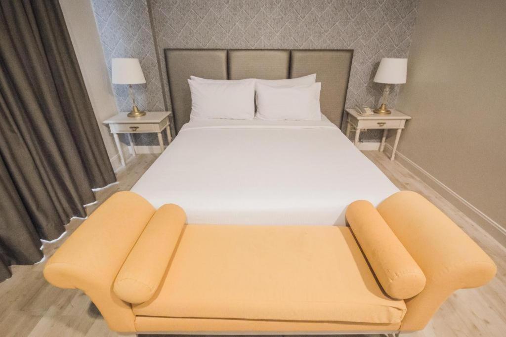 Romance Hotel Srinakarin Бангкок Экстерьер фото